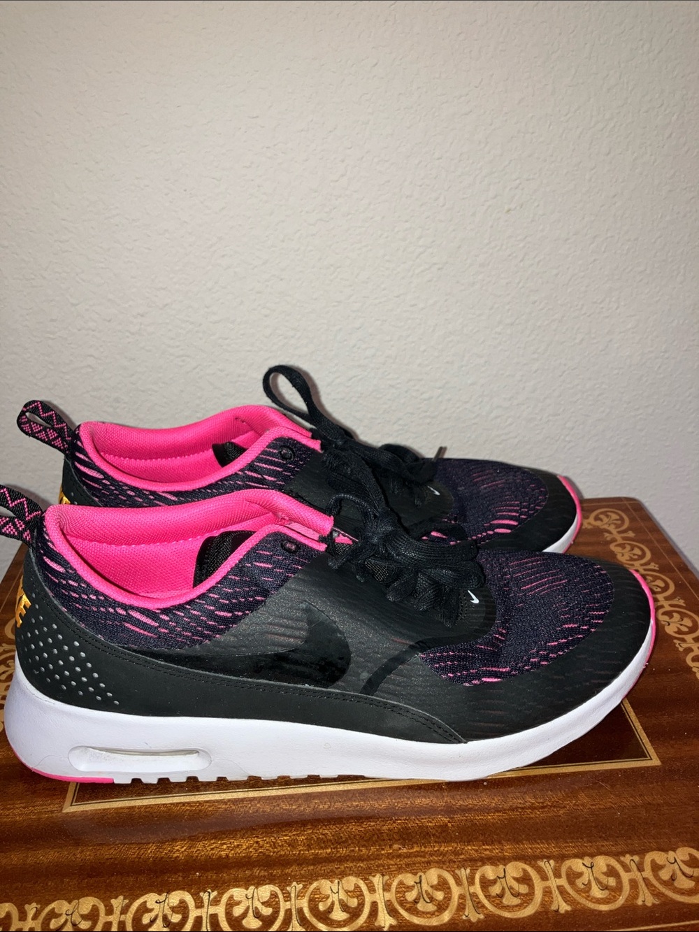 Nike 9 Women's Black and Hot Pink Running Shoes Great condition